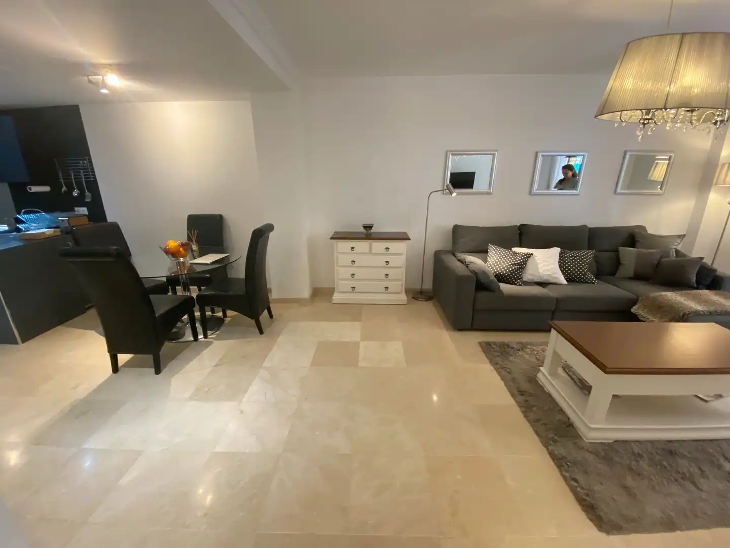 Sala de estar de Planta baja de alquiler en Estepona con Aire acondicionado, Calefacción y Terraza