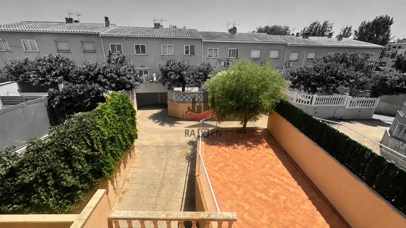 Jardín de Casa adosada en venta en Figueres con Calefacción