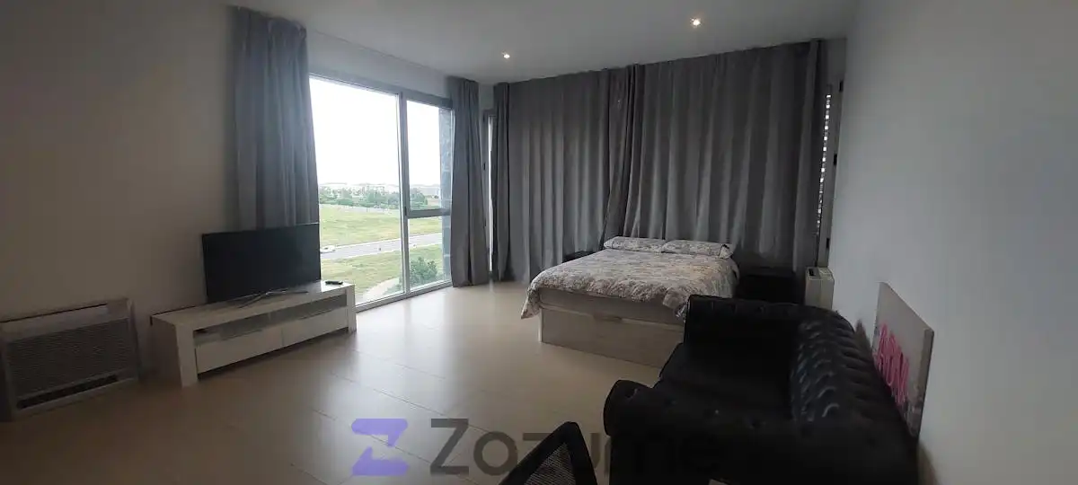 Dormitori de Loft de lloguer en Madrid amb Aire condicionat, Calefacció i Jardí privat