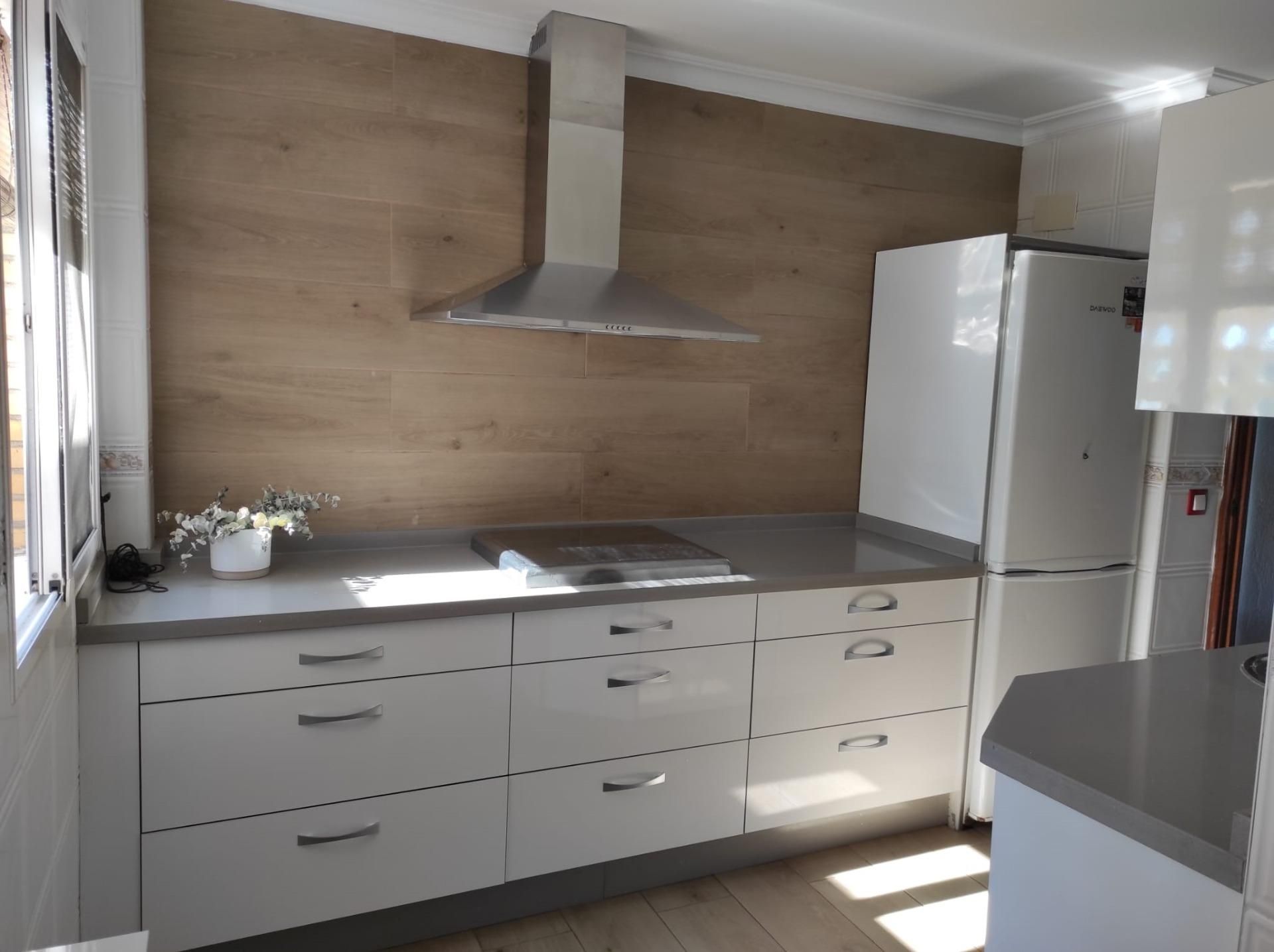 Cocina de Piso en venta en  Huelva Capital con Trastero y Balcón