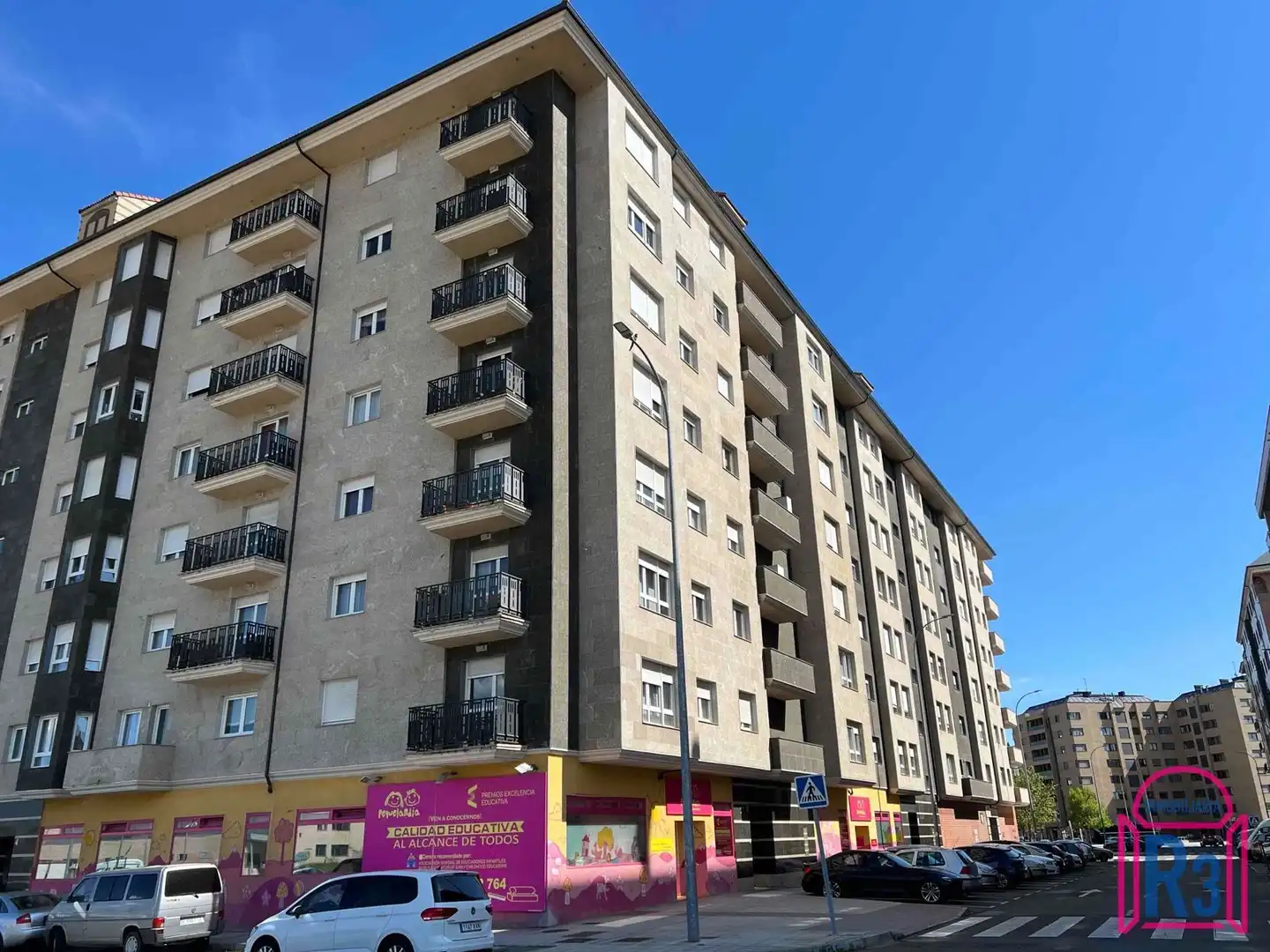 Vista exterior de Piso de alquiler en León Capital  con Calefacción, Terraza y Amueblado