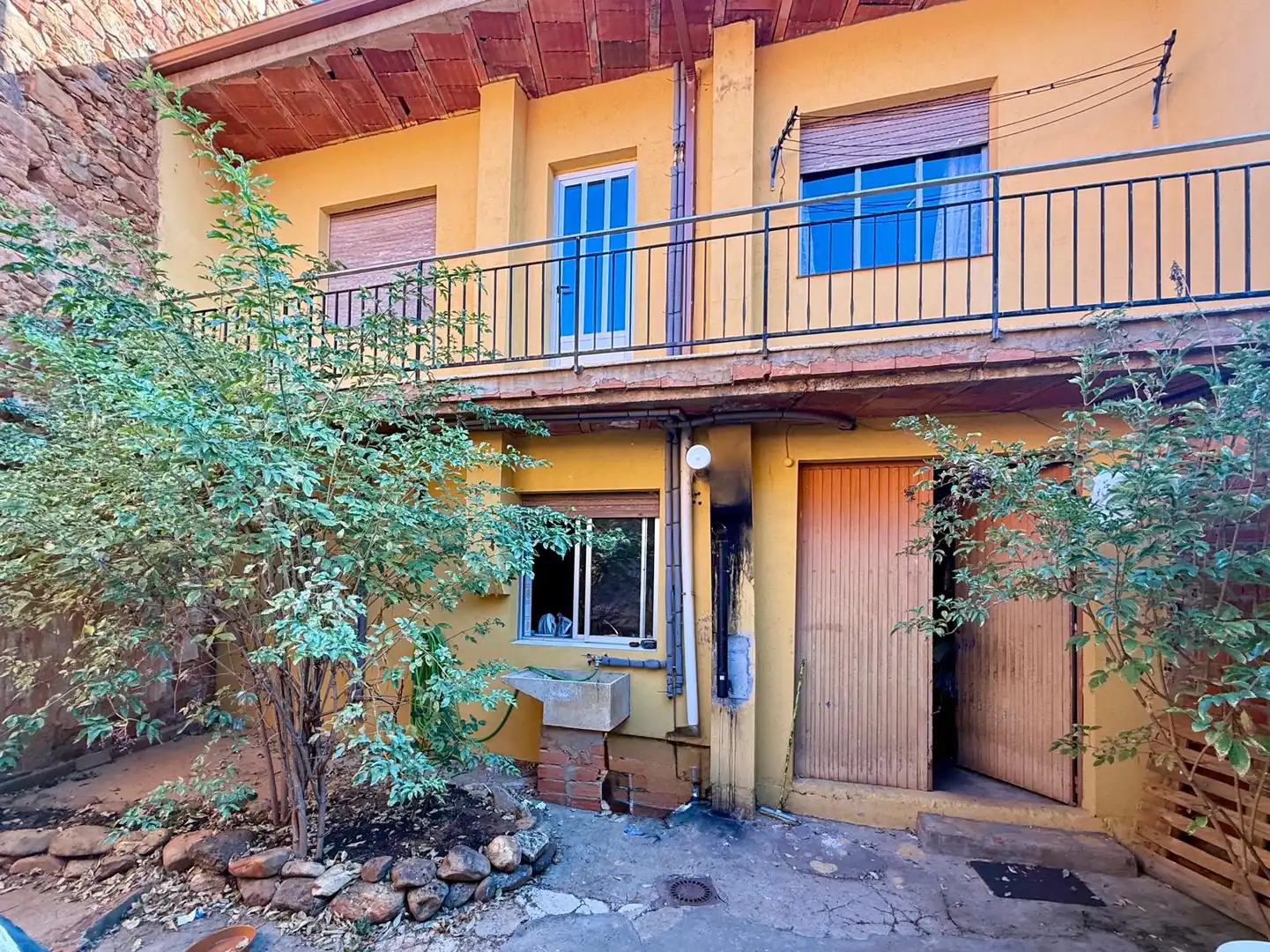 Vista exterior de Casa o chalet en venta en Castrocontrigo con Calefacción, Amueblado y Horno