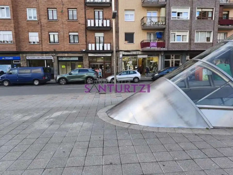 Vista exterior de Local de alquiler en Santurtzi 