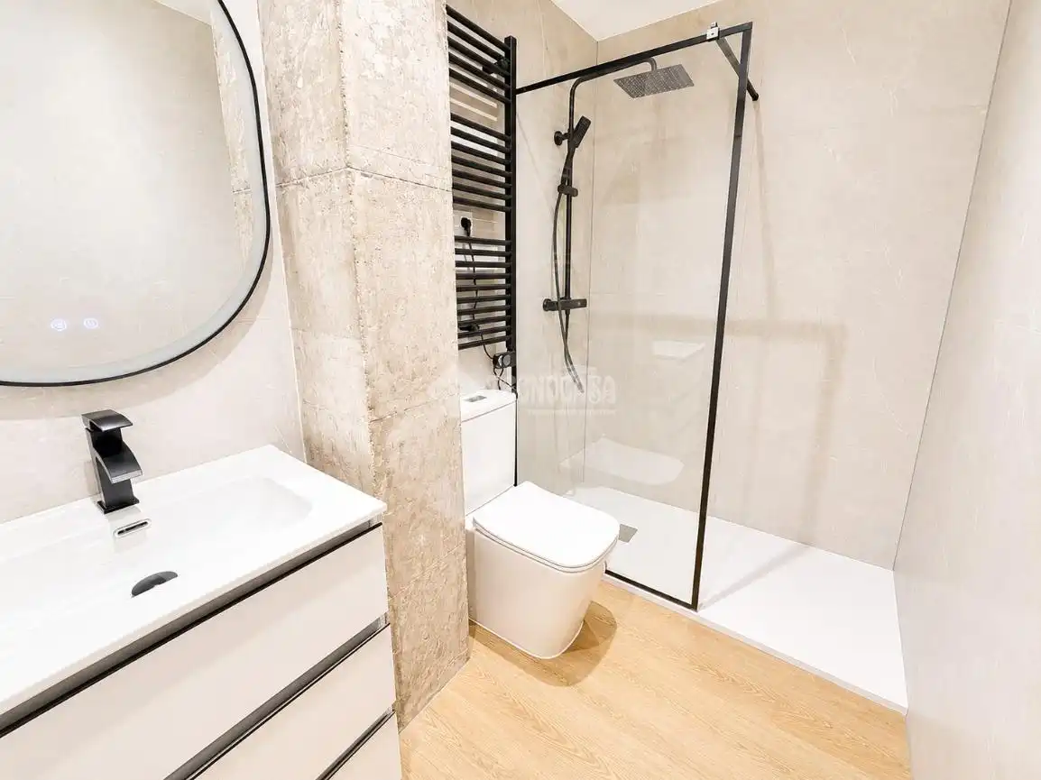 Bathroom of Flat for sale in Madrid  with Heating
