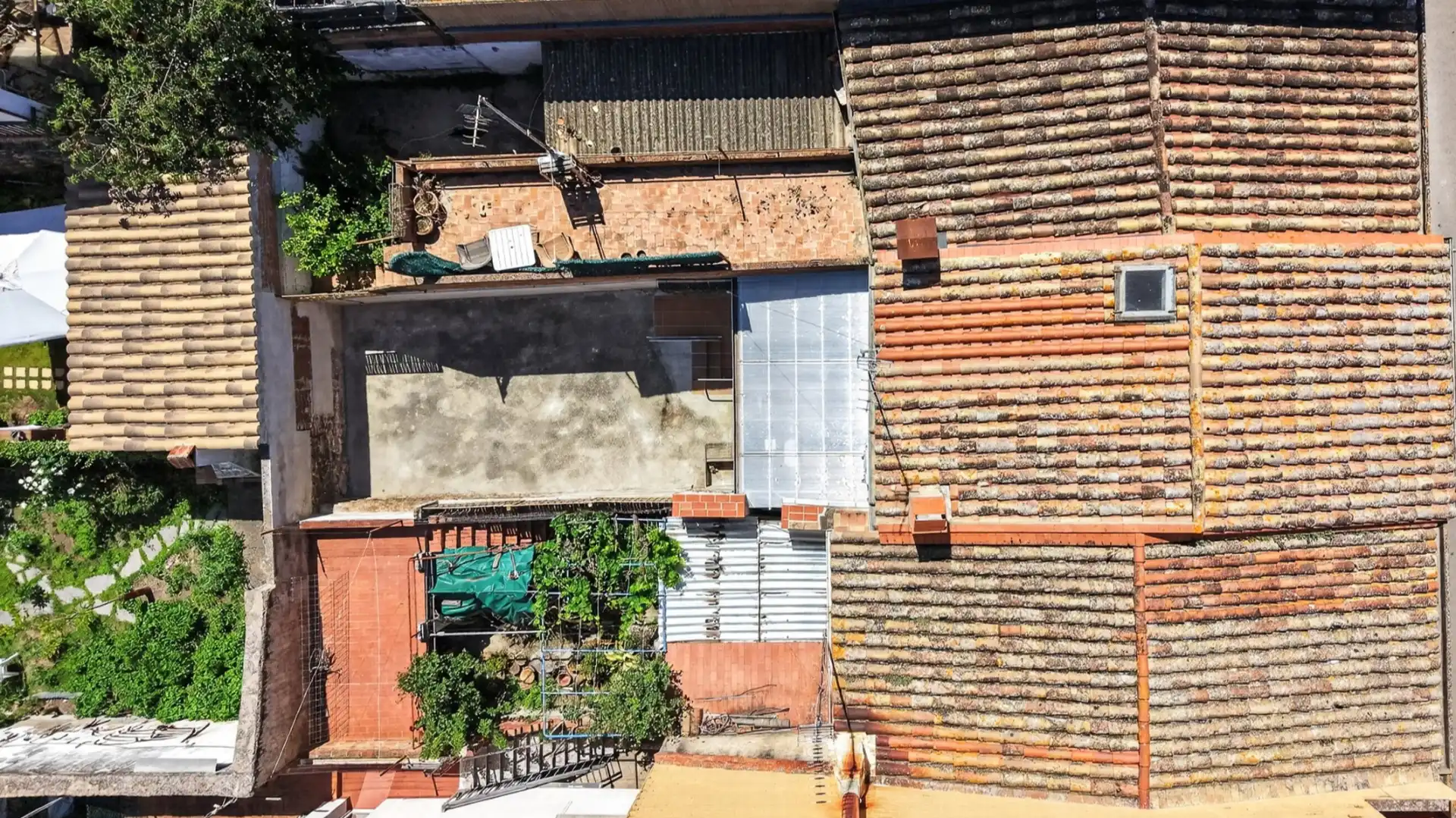 Terrasse von Einfamilien-Reihenhaus zum Verkauf in Cassà de la Selva mit Klimaanlage, Heizung und Privatgarten