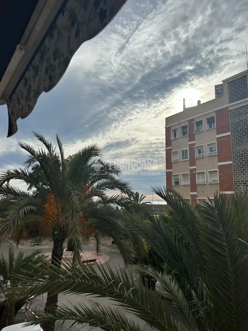 Vista exterior de Pis en venda en Alicante / Alacant amb Balcó