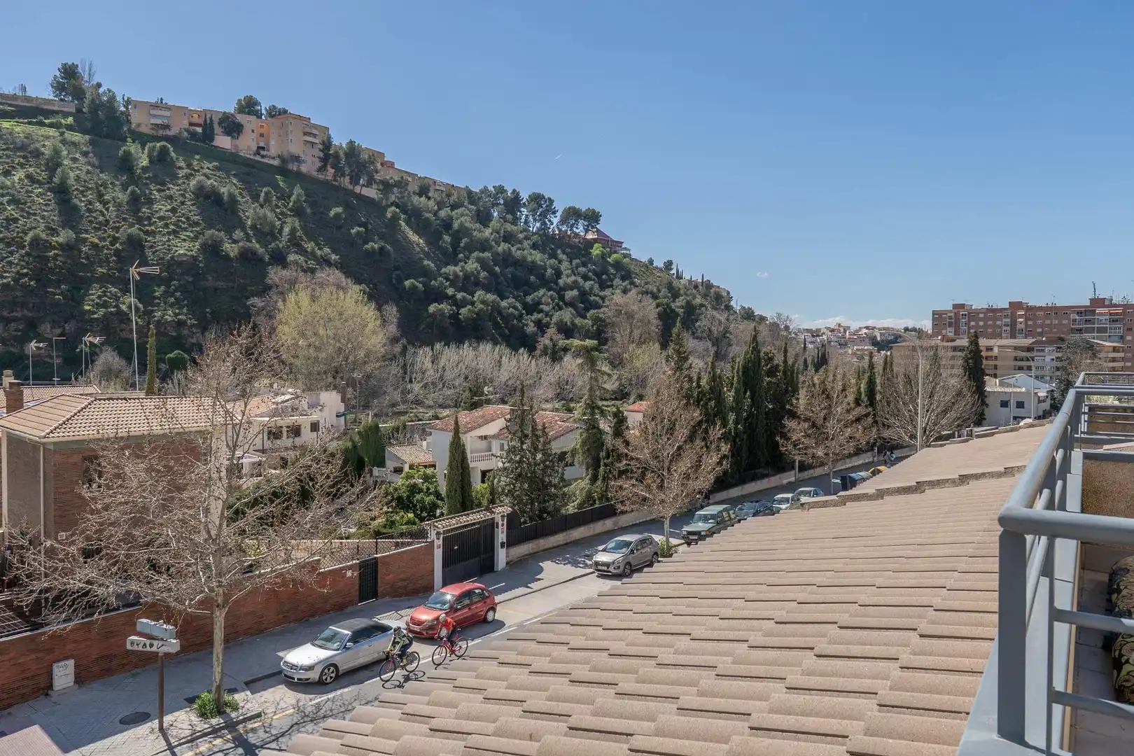 Vista exterior de Casa o xalet en venda en Granada amb Calefacció, Terrassa i Traster
