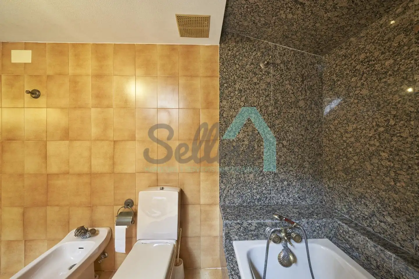 Bany de Casa o xalet en venda en Gijón  amb Aire condicionat, Jardí privat i Parquet