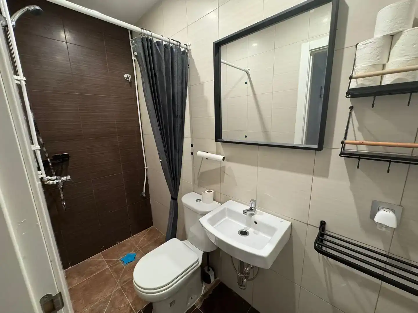 Bany de Loft de lloguer en Bollullos de la Mitación amb Aire condicionat i Moblat