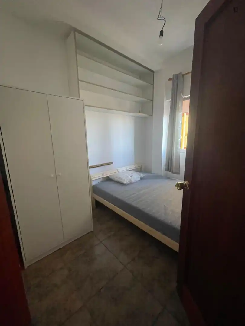Dormitori de Apartament per a compartir en Las Palmas de Gran Canaria amb Moblat, Forn i Rentadora