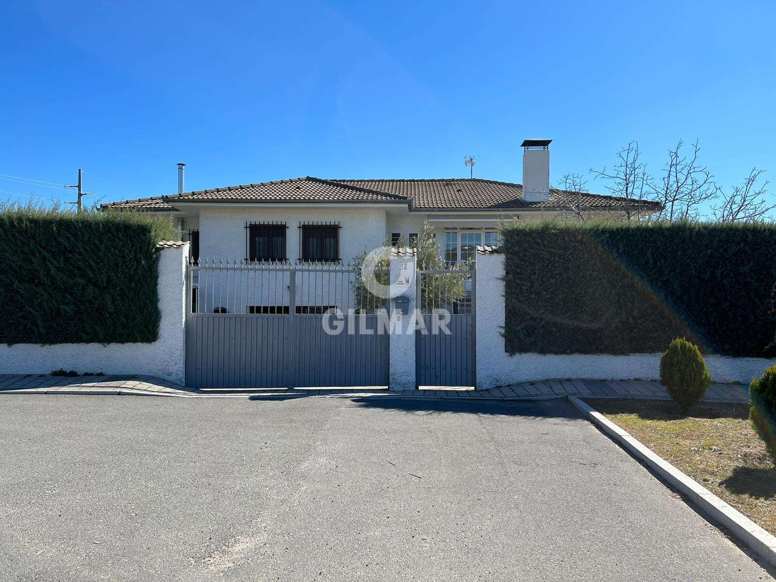 Vista exterior de Casa o xalet en venda en El Escorial amb Calefacció, Jardí privat i Piscina