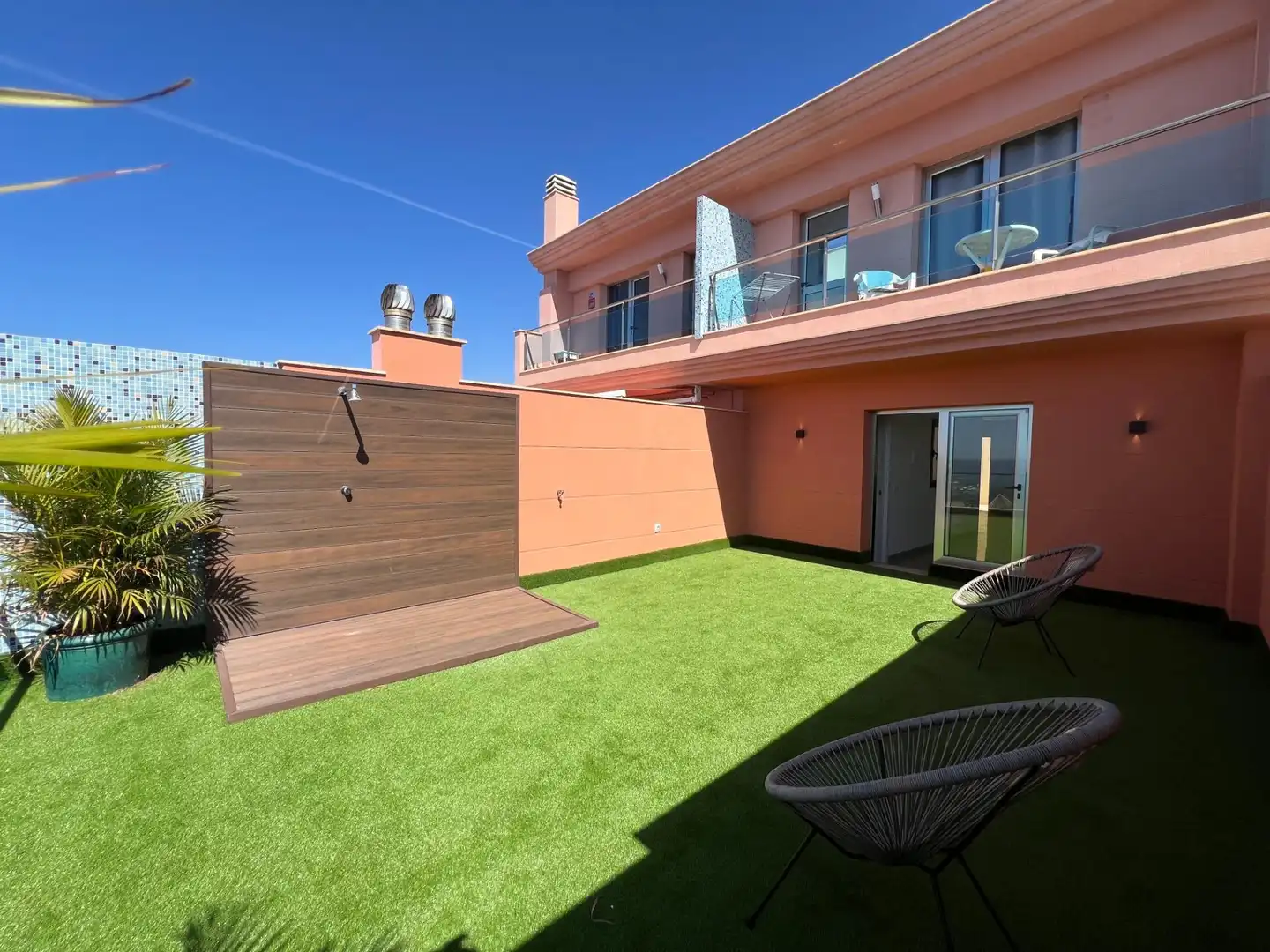 Terrasse von Wohnungen zum Verkauf in Mogán mit Klimaanlage, Privatgarten und Terrasse