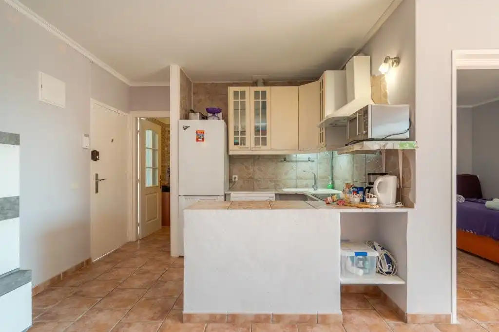 Küche von Wohnungen zum Verkauf in Arona mit Privatgarten, Terrasse und Möbliert