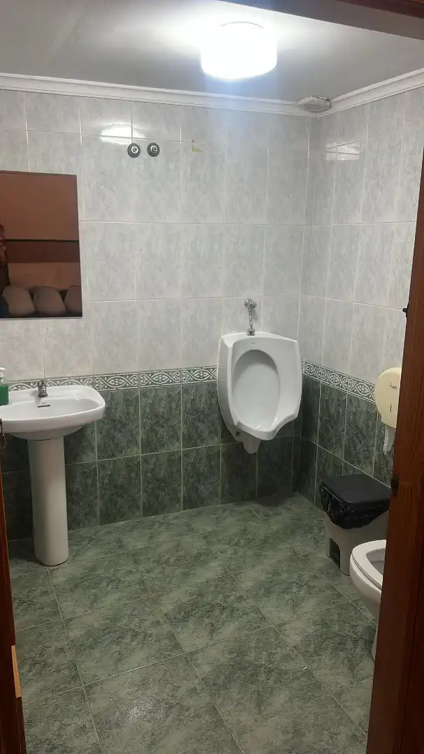 Baño de Local en traspaso en Alfafar con Aire acondicionado, Calefacción y Parquet