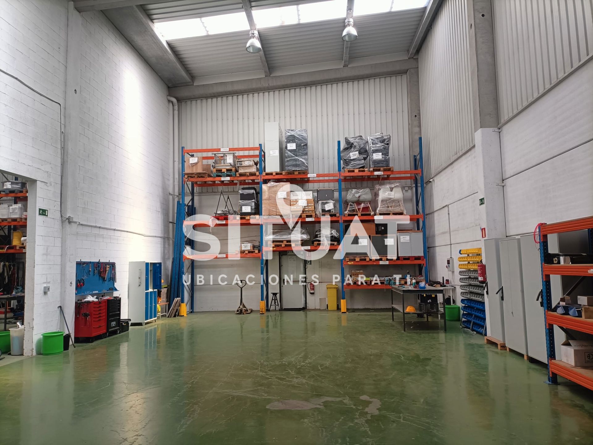 Nau industrial de lloguer a Carrer de la Indústria, 4, El Pla
