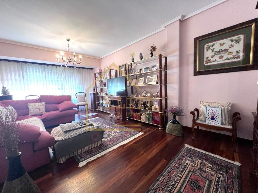 Sala de estar de Piso en venta en Mungia con Calefacción, Trastero y Balcón