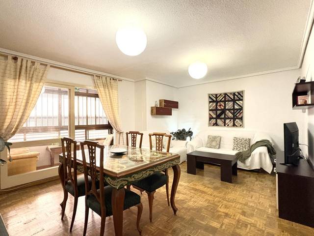 Piso en Venta en Calle Poeta Quintana en Mercado