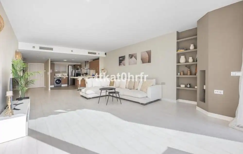 Dormitori de Apartament de lloguer en Marbella amb Aire condicionat, Terrassa i Moblat