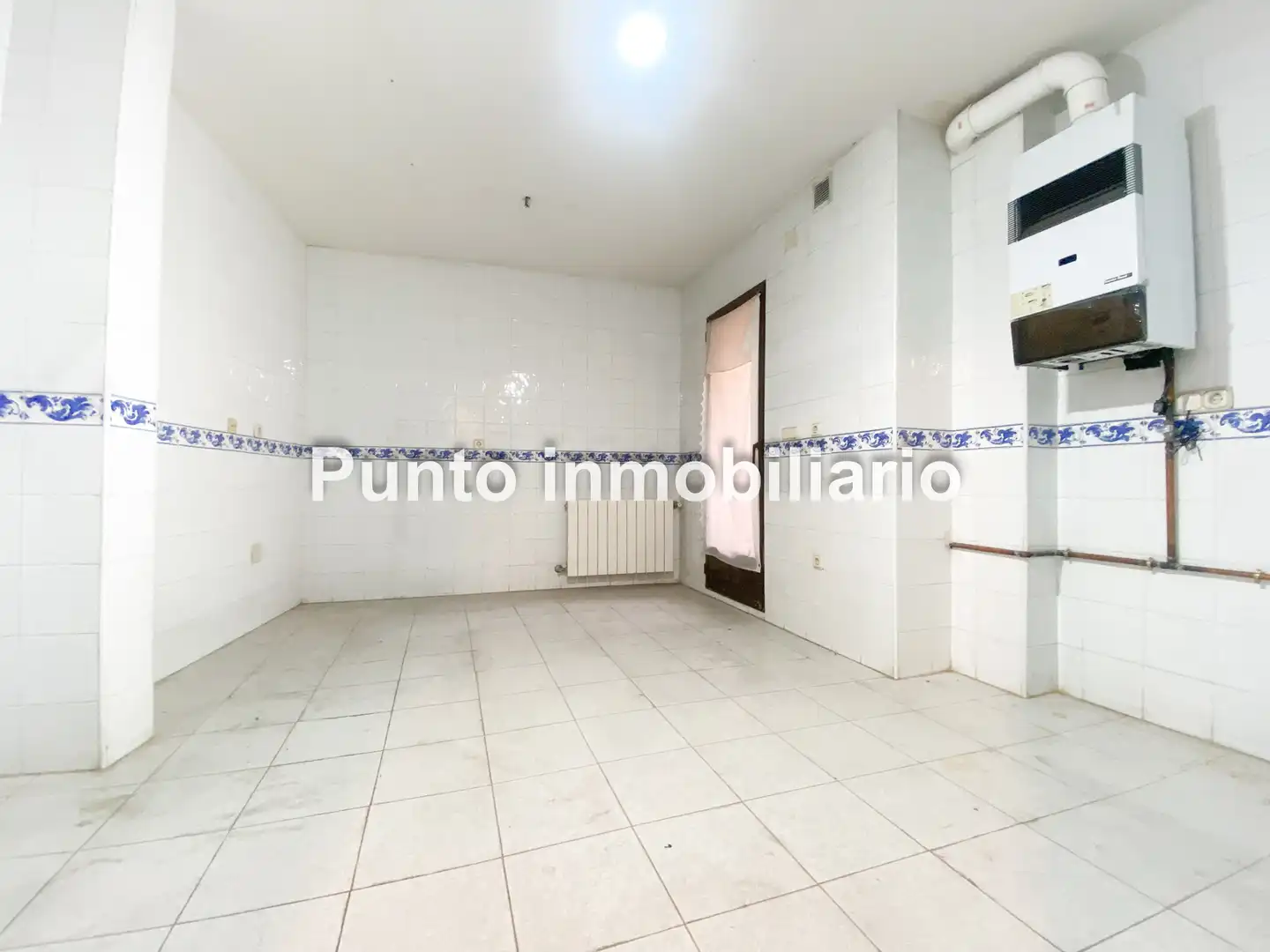 Kitchen of Flat for sale in Valladolid  with Heating, Parquet flooring and Terrace