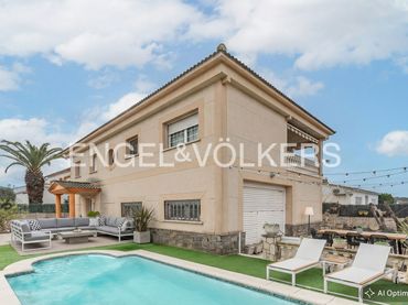 House with balcony for sale in Polinyà