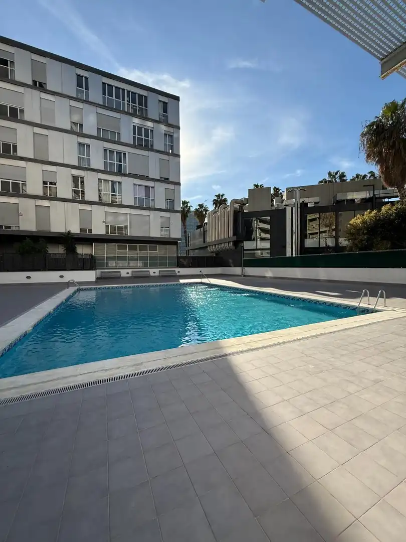 Schwimmbecken von Wohnung zum Verkauf in  Barcelona Capital mit Heizung, Parkett und Gemeinschaftspool