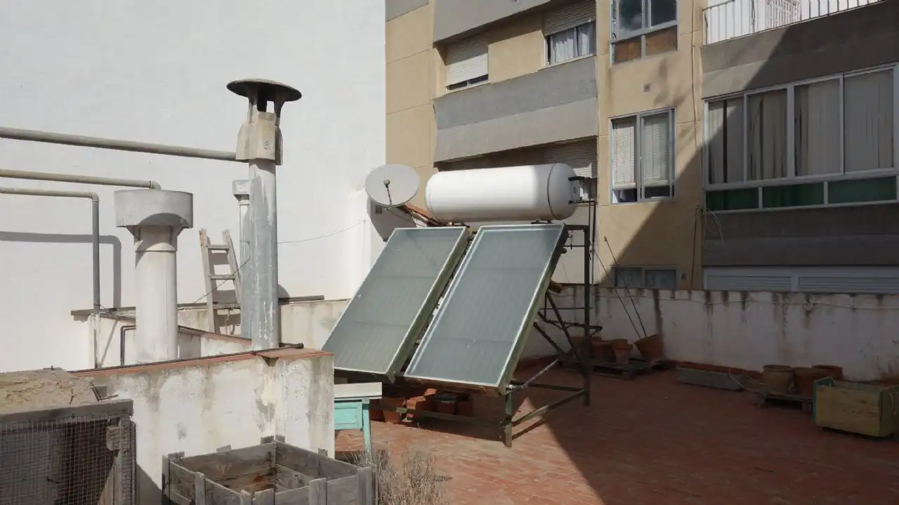 Vista exterior de Casa adosada en venda en Motril amb Terrassa i Traster