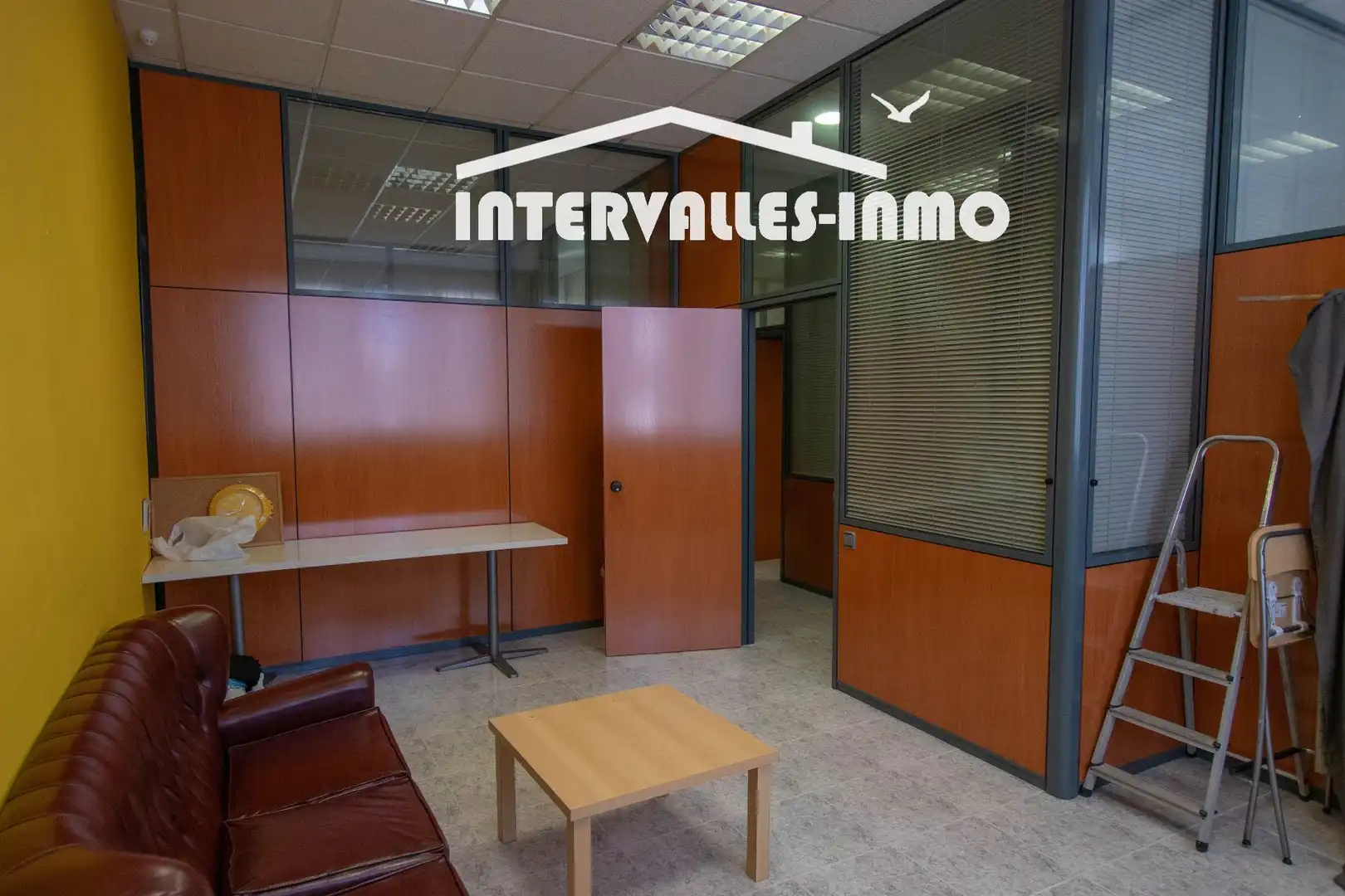 Oficina en venda a Caldes de Montbui