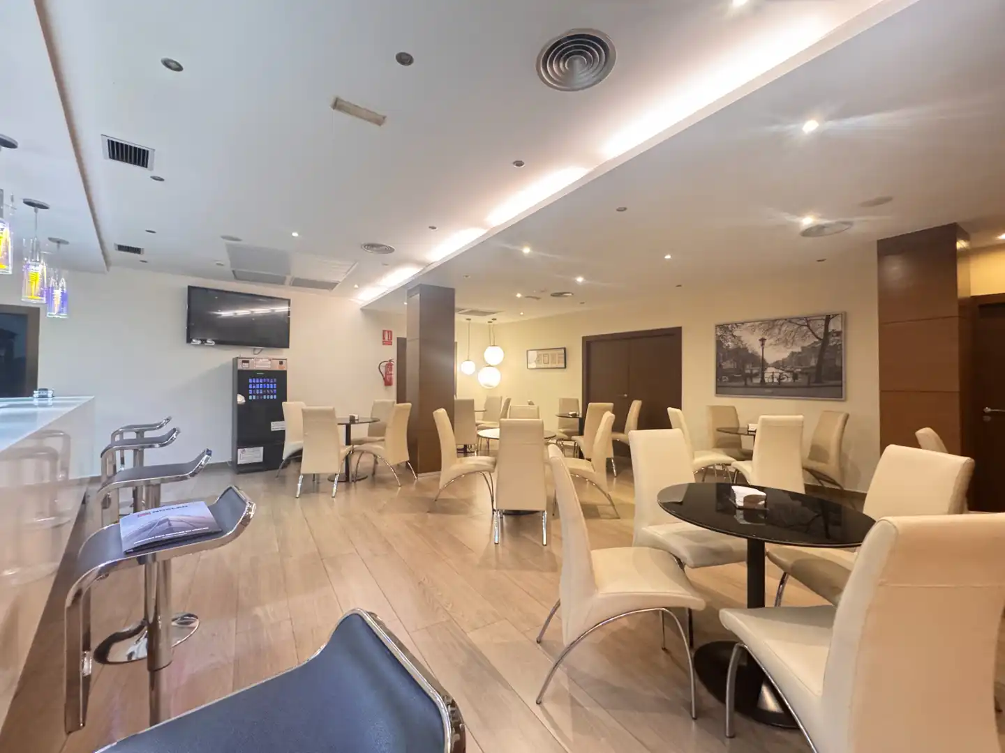 Local comercial en venta en Avinguda del País Valencià 65, imagen 16