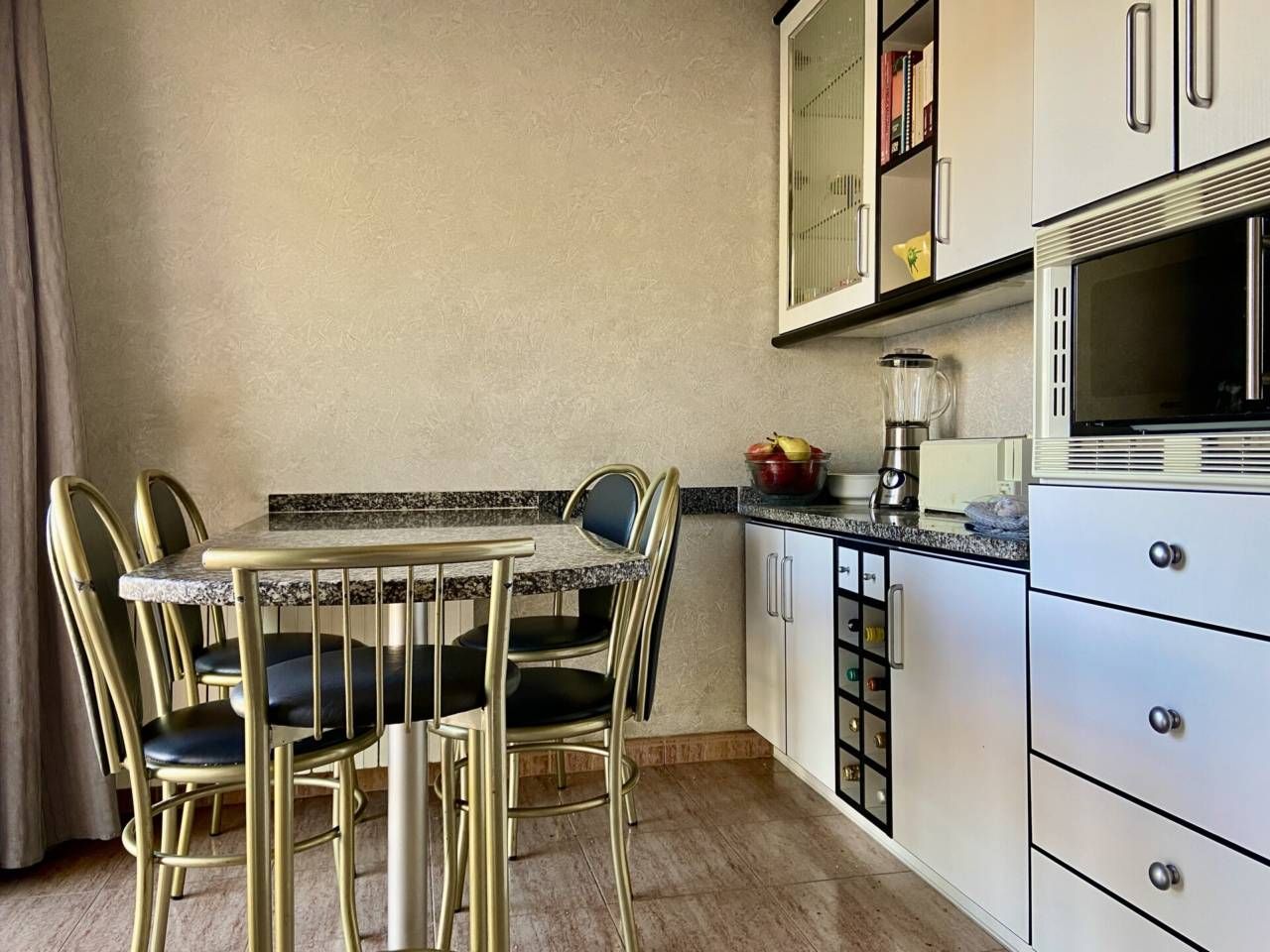 Cuina de Dúplex en venda en Olot amb Calefacció, Terrassa i Moblat