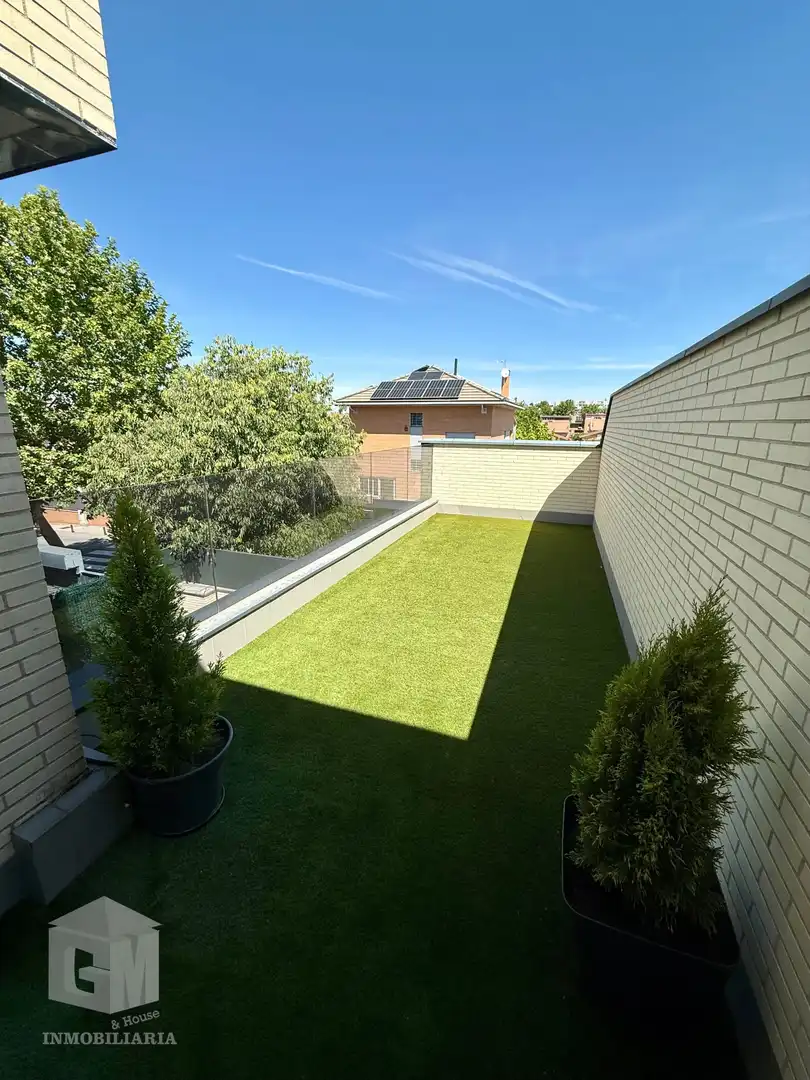 Terrasse von Einfamilien-Reihenhaus zum Verkauf in Arroyomolinos (Madrid) mit Klimaanlage, Heizung und Privatgarten