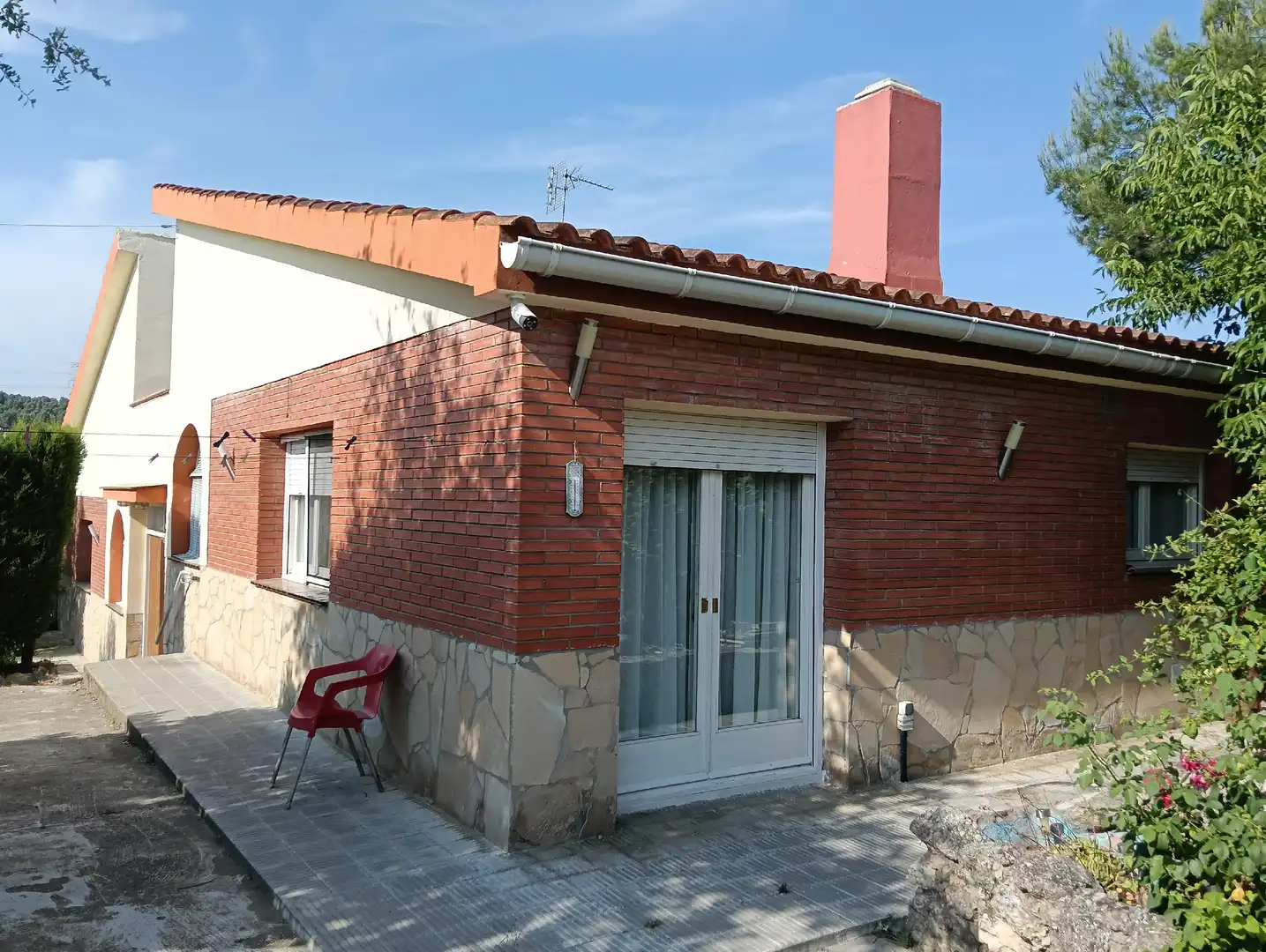 Exterior view of Houses for sale in La Pobla de Claramunt  with Private garden and Storage room