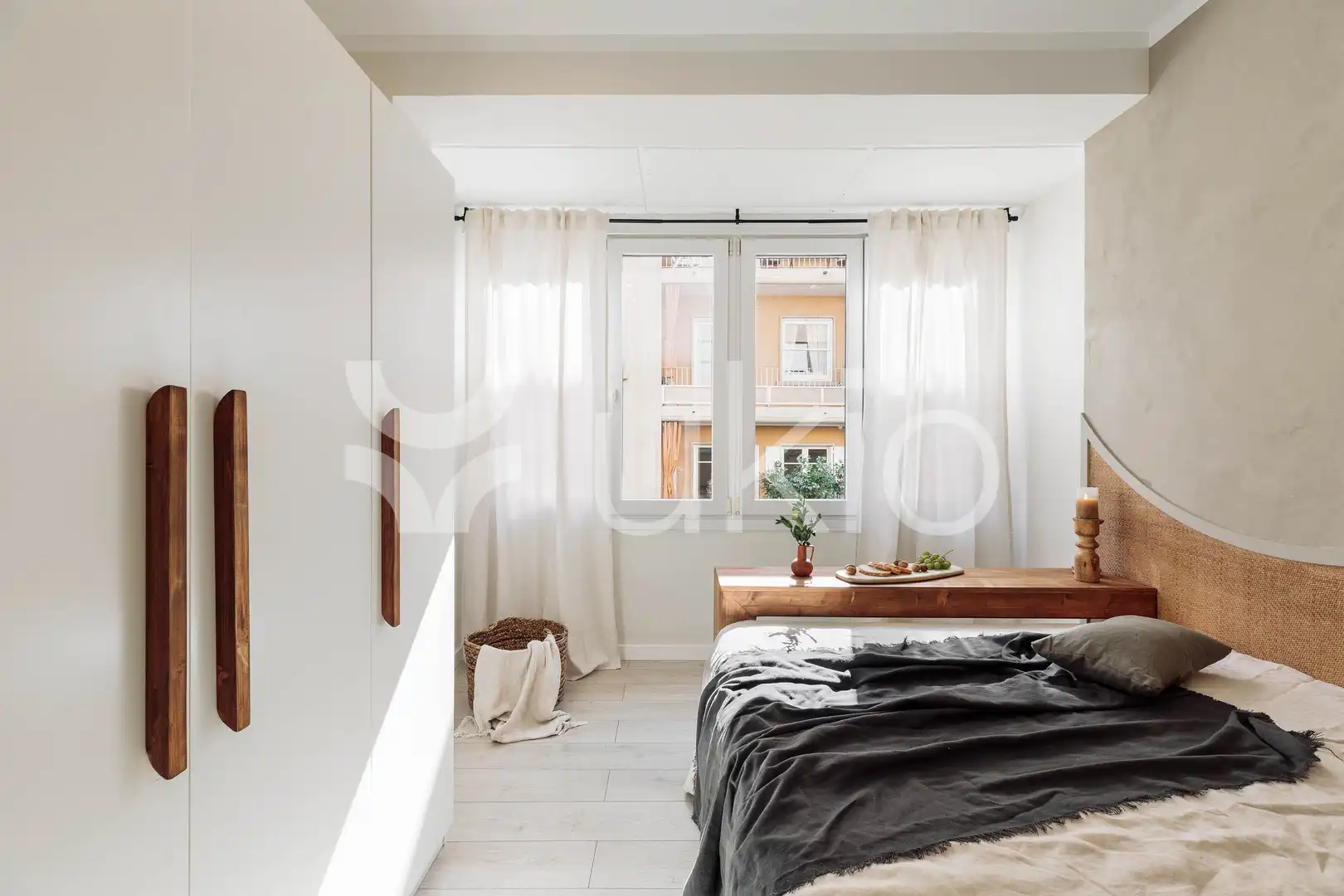 Dormitori de Apartament de lloguer en Barcelona amb Aire condicionat, Calefacció i Moblat