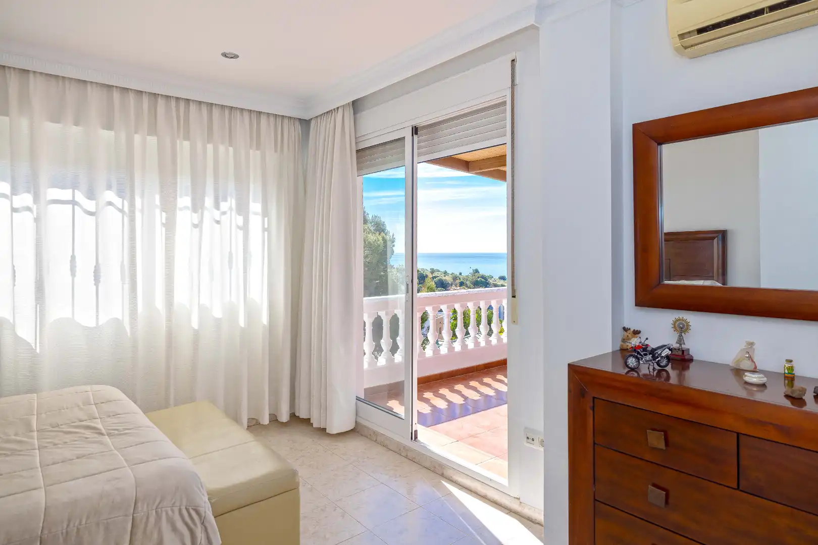 Dormitori de Casa o xalet en venda en Málaga amb Aire condicionat, Calefacció i Jardí privat