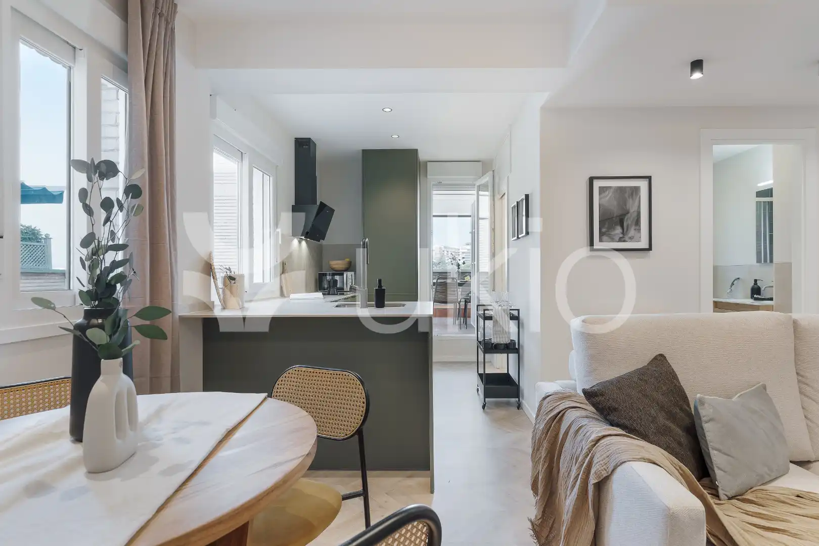 Dormitori de Apartament de lloguer en Madrid amb Aire condicionat, Calefacció i Moblat