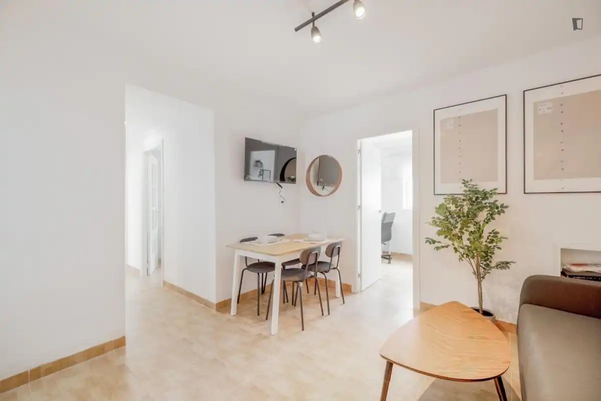 Menjador de Apartament per a compartir en Jerez de la Frontera amb Moblat, Rentadora i Microones