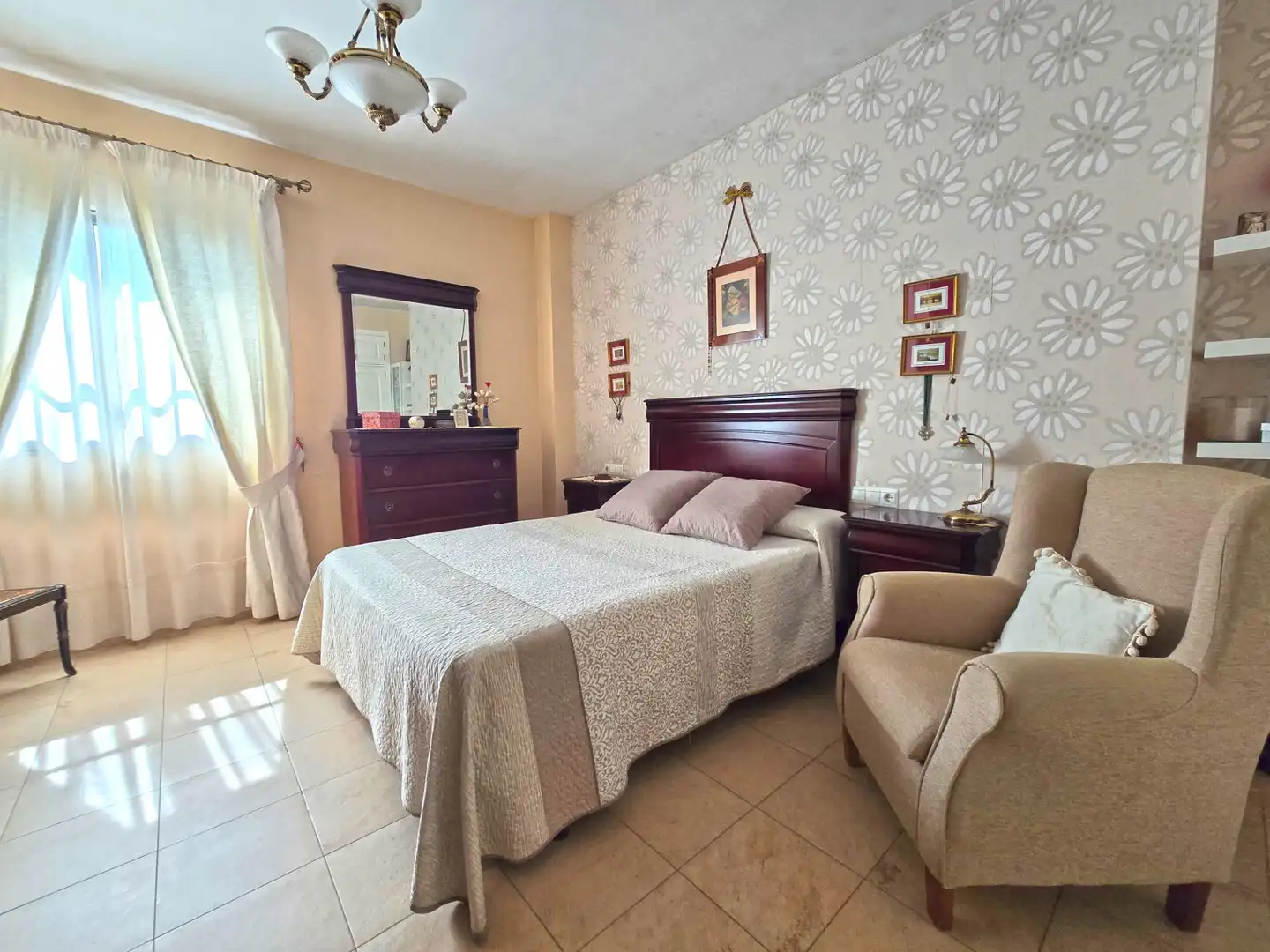 Habitación de Casa adosada en venta en Espartinas con Jardín privado, Terraza y Balcón