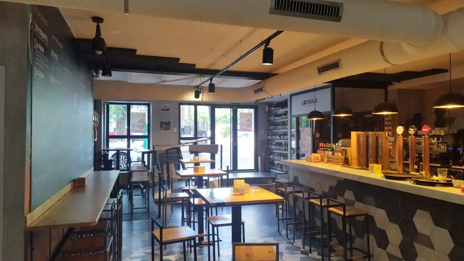 Commercial properties for transfer in Aranjuez  with Air Conditioner and Furnished