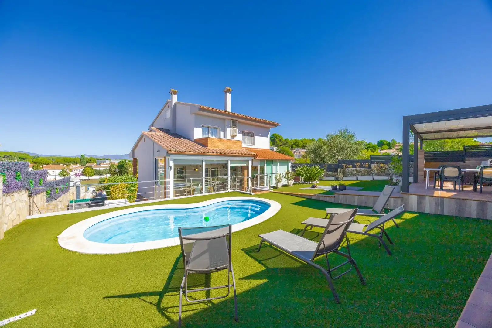 Piscina de Casa o chalet en venta en L'Escala con Aire acondicionado, Calefacción y Jardín privado