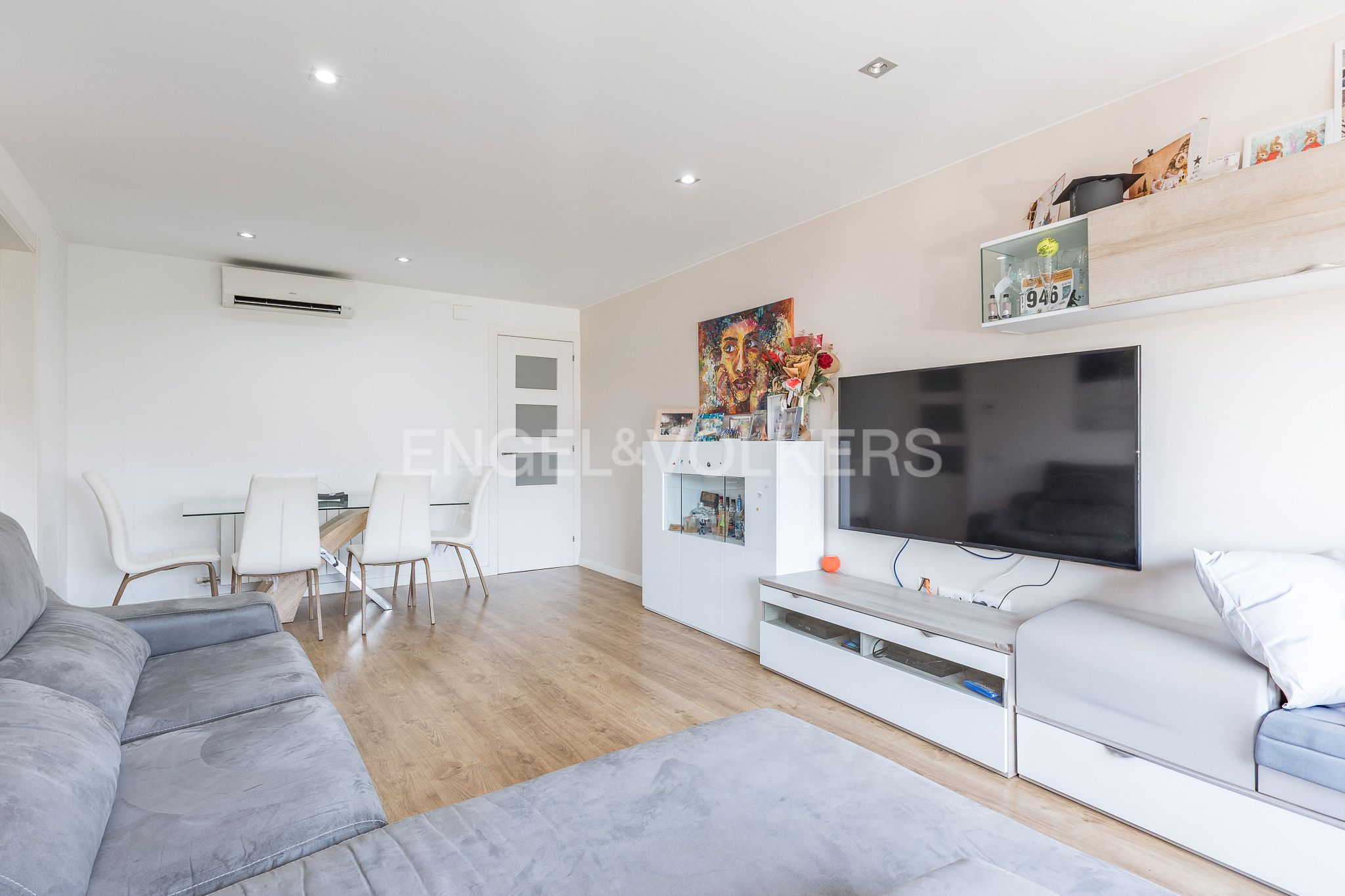 Living room of Apartment for sale in Sant Feliu de Llobregat  with Air Conditioner, Heating and Parquet flooring