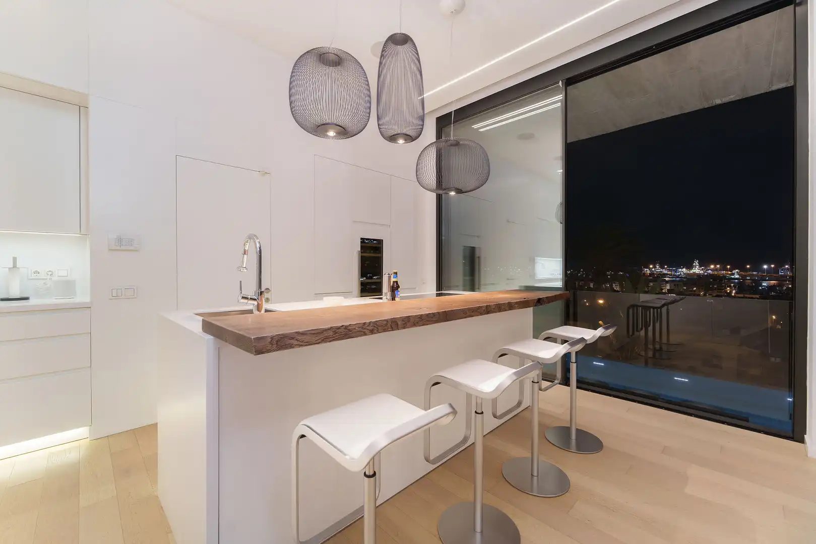 Cuina de Casa o xalet en venda en Las Palmas de Gran Canaria amb Aire condicionat, Calefacció i Jardí privat