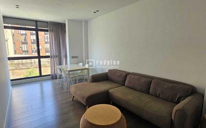 Living room of Flat to rent in  Madrid Capital  with Air Conditioner, Heating and Storage room