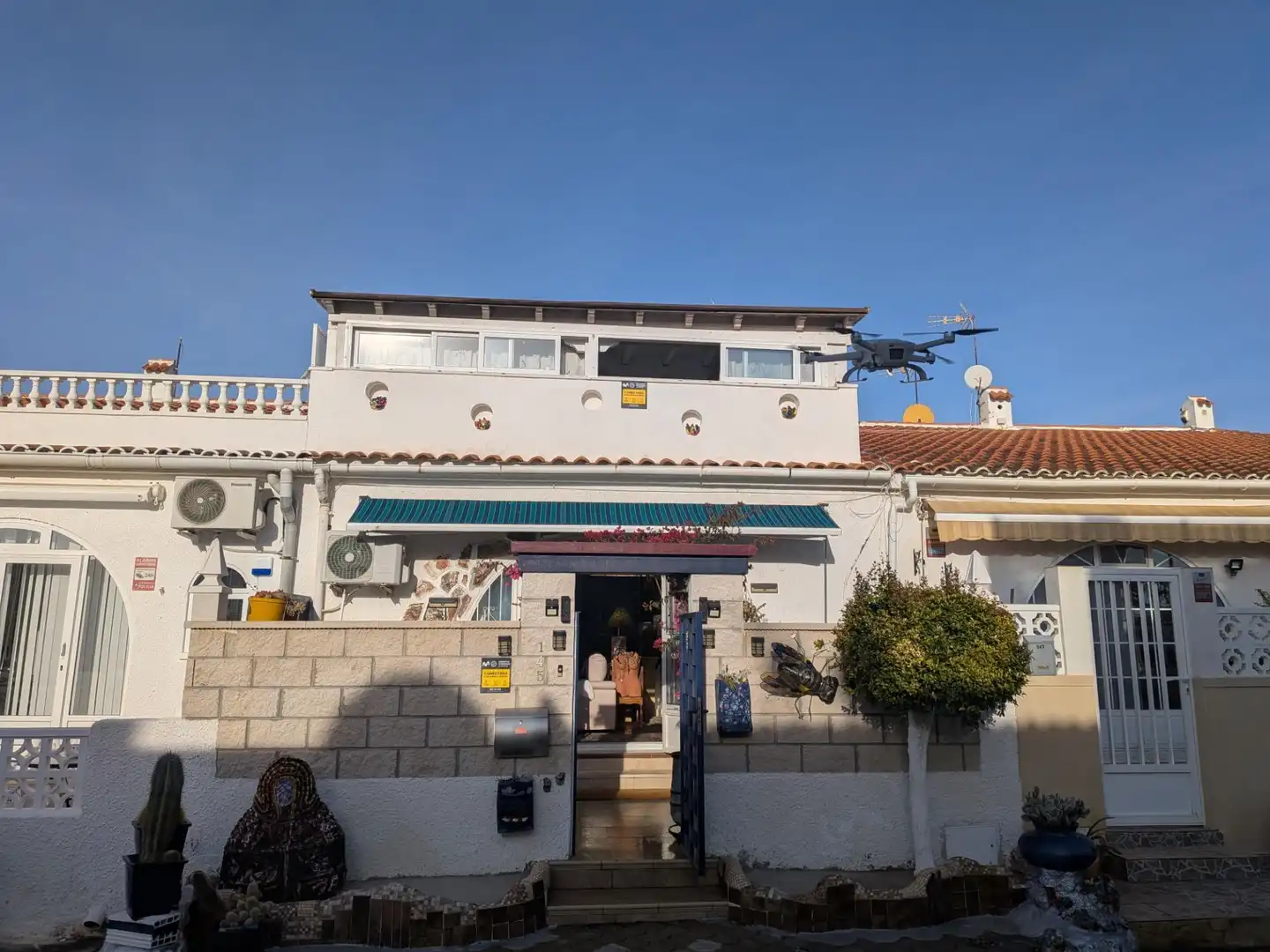 Vista exterior de Casa o chalet en venta en Torrevieja con Jardín privado y Terraza