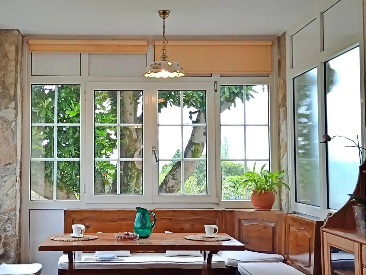 Comedor de Casa o chalet en venta en Oleiros con Calefacción