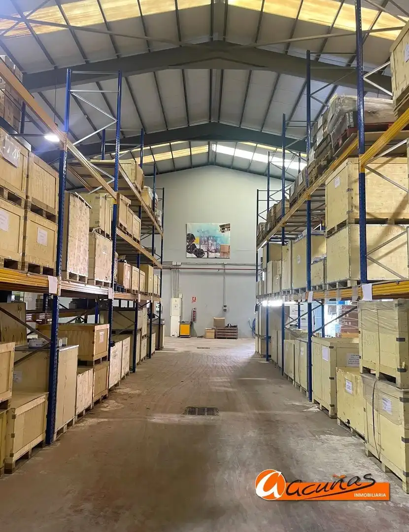 Nau industrial en venda a Mollina