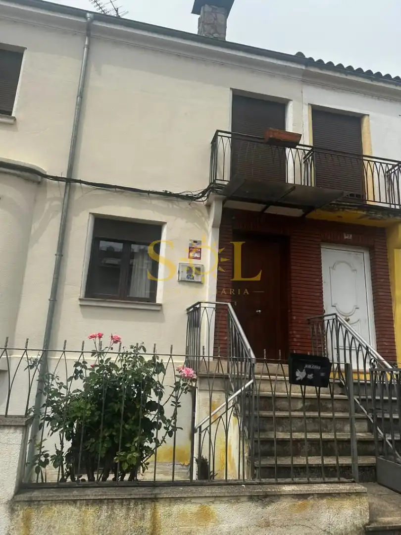 Vista exterior de Casa o xalet en venda en León Capital  amb Calefacció, Jardí privat i Terrassa