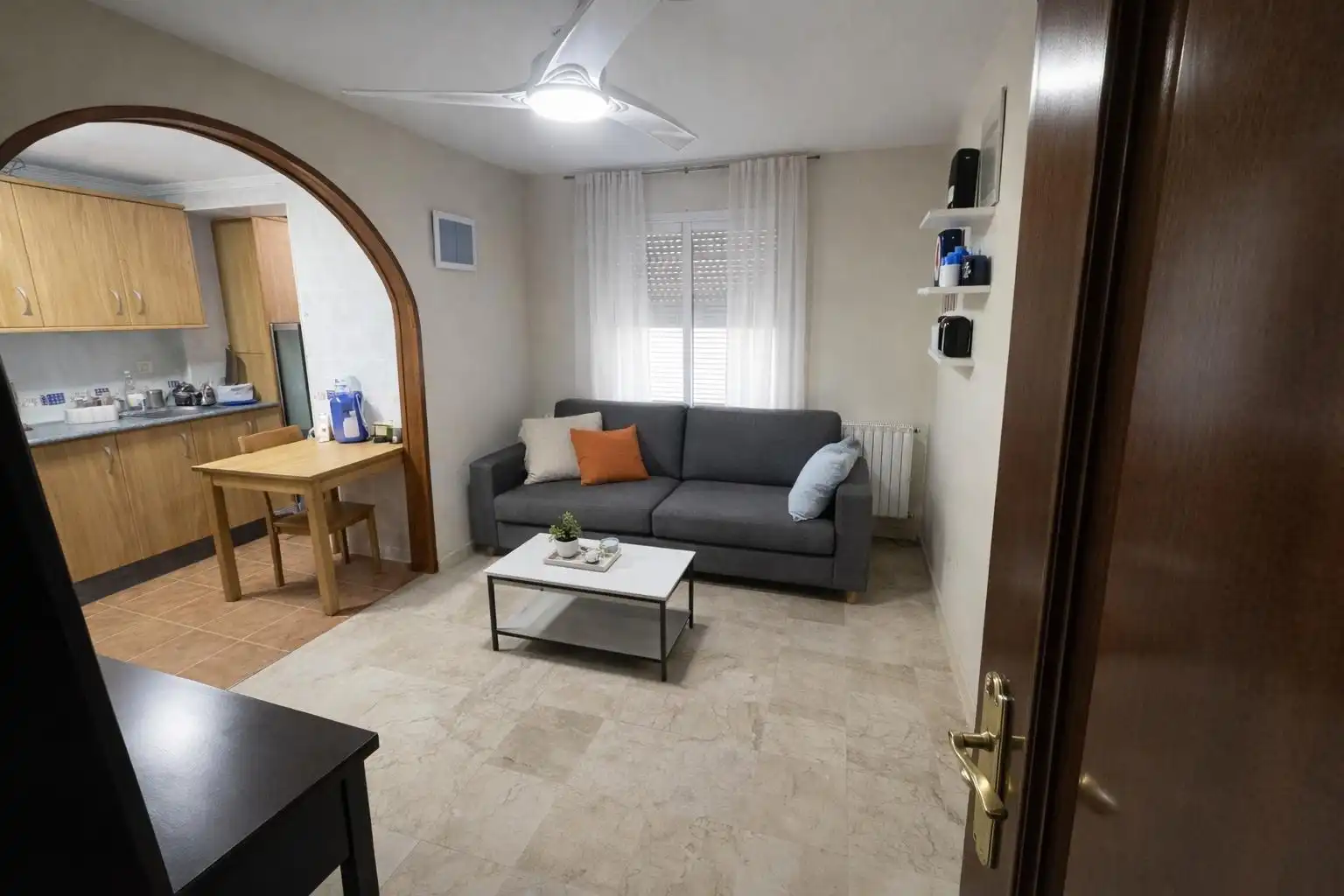 Apartamento con terraza en venta en Las Lagunas, imagen 3