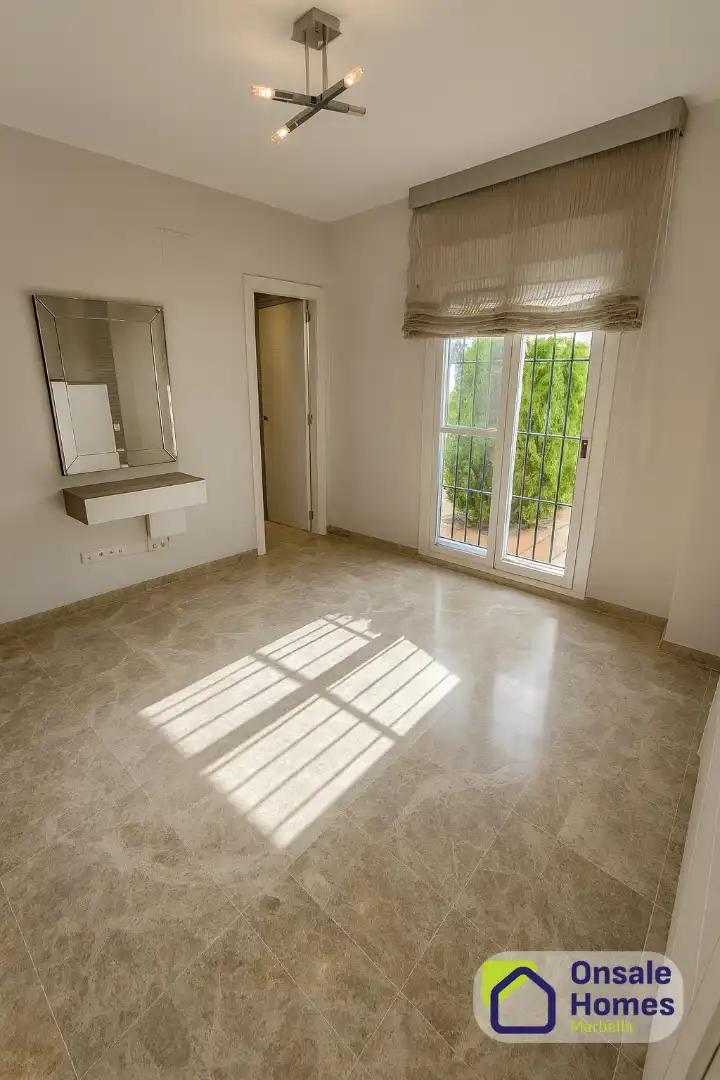 Piso en venta en Marbella con Terraza, Alarma y Piscina comunitaria