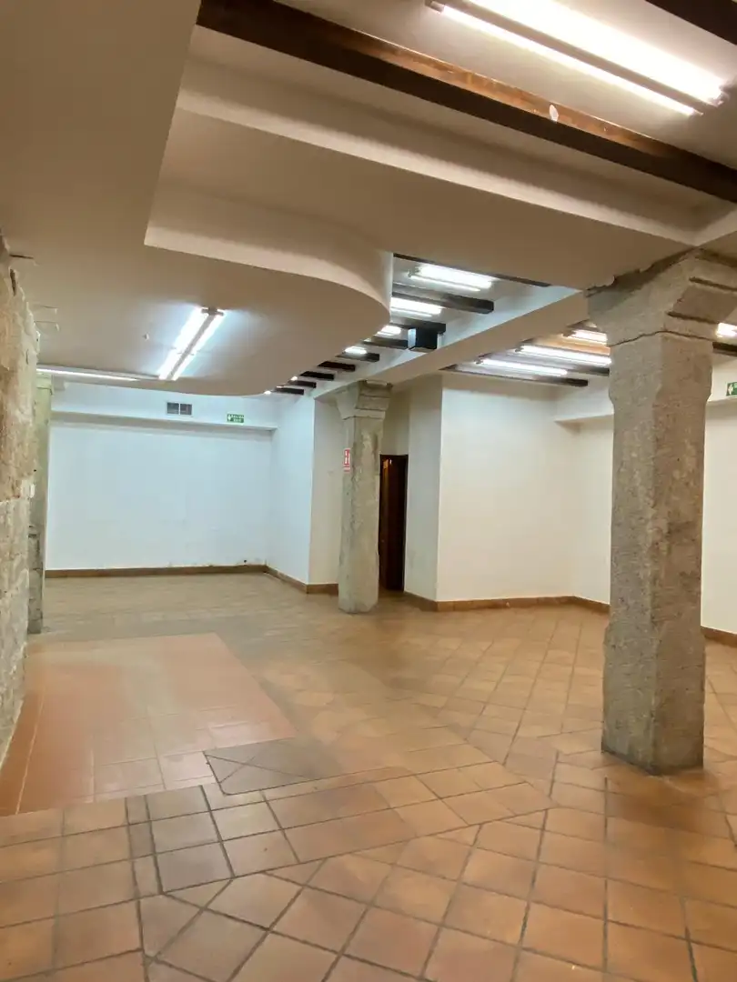 Local de alquiler en Ourense Capital  con Calefacción, Terraza y Amueblado