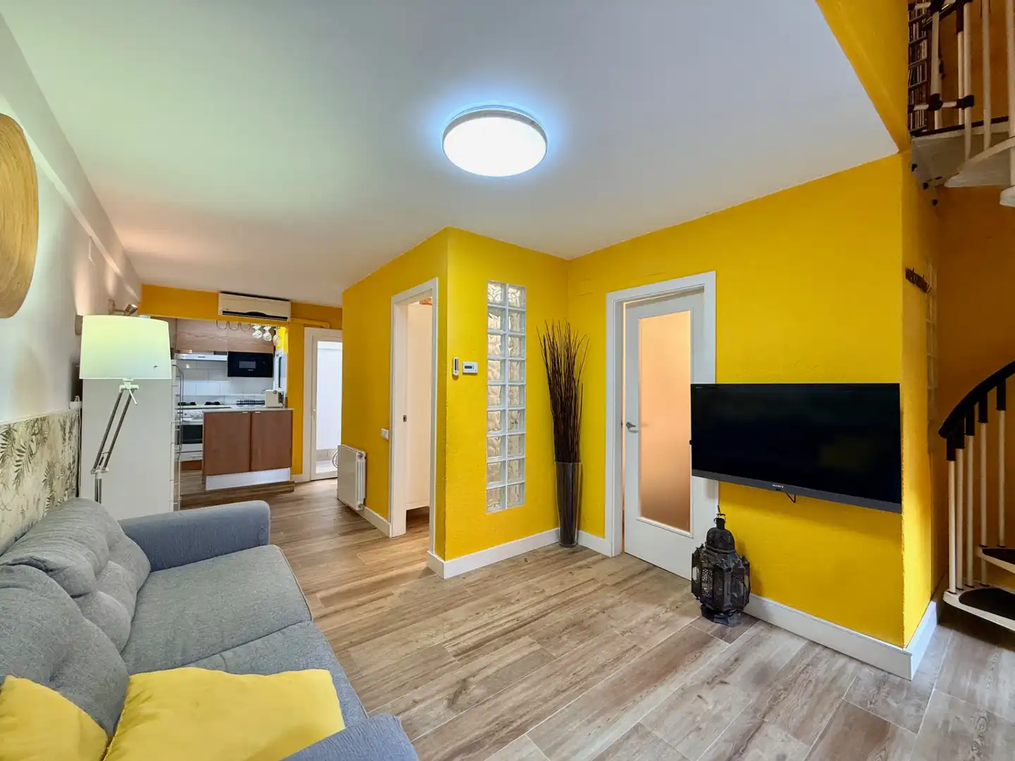 Sala de estar de Casa adosada en venta en Barcelona con Aire acondicionado, Calefacción y Parquet