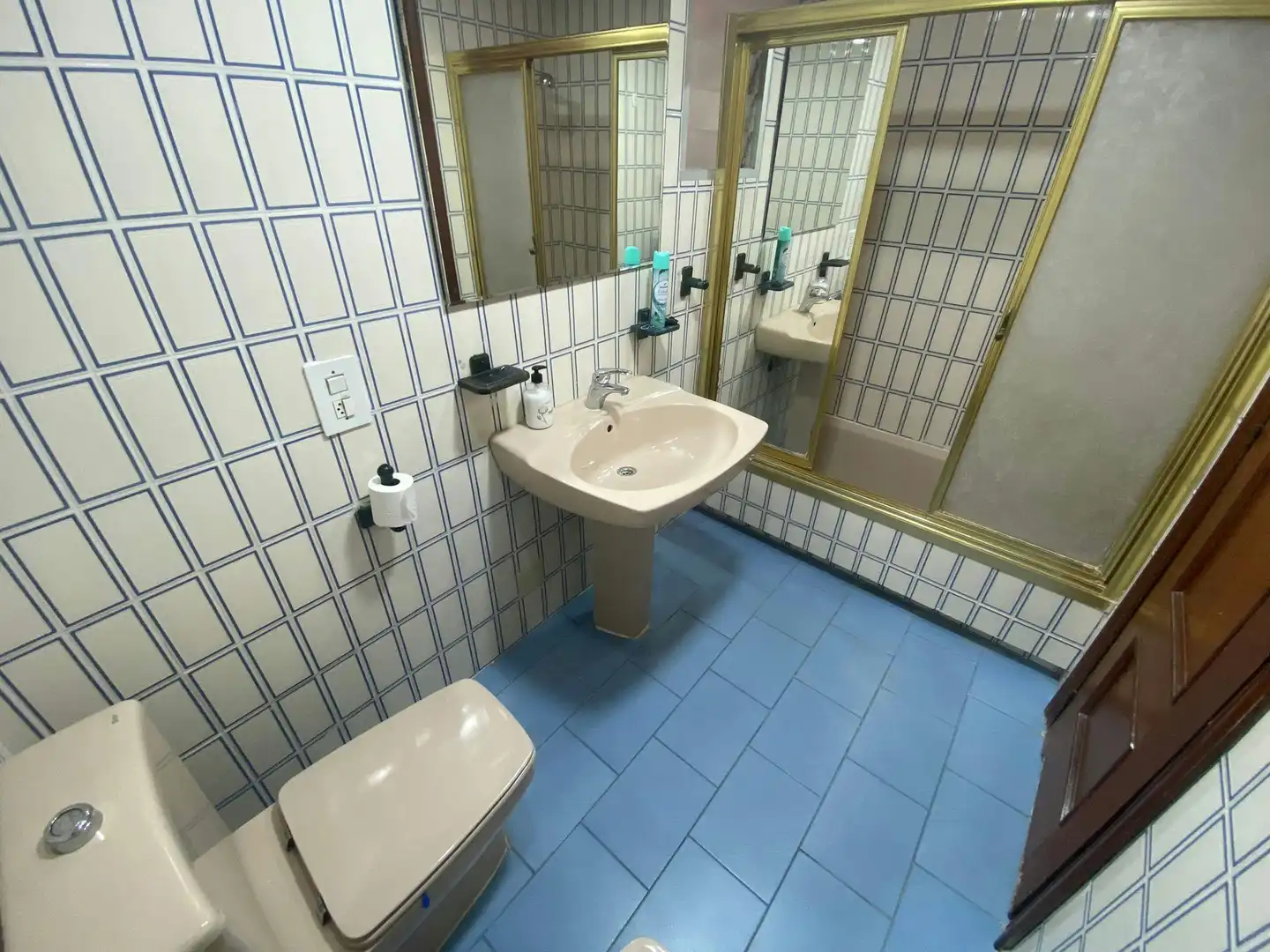 Baño de Piso para compartir en Valencia con Calefacción, Amueblado y Lavadora